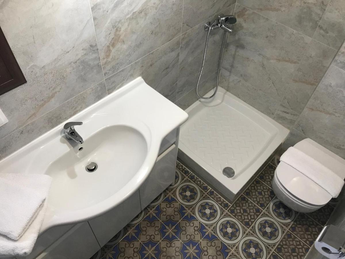 Giorgos Apartments Square Vrasná 외부 사진