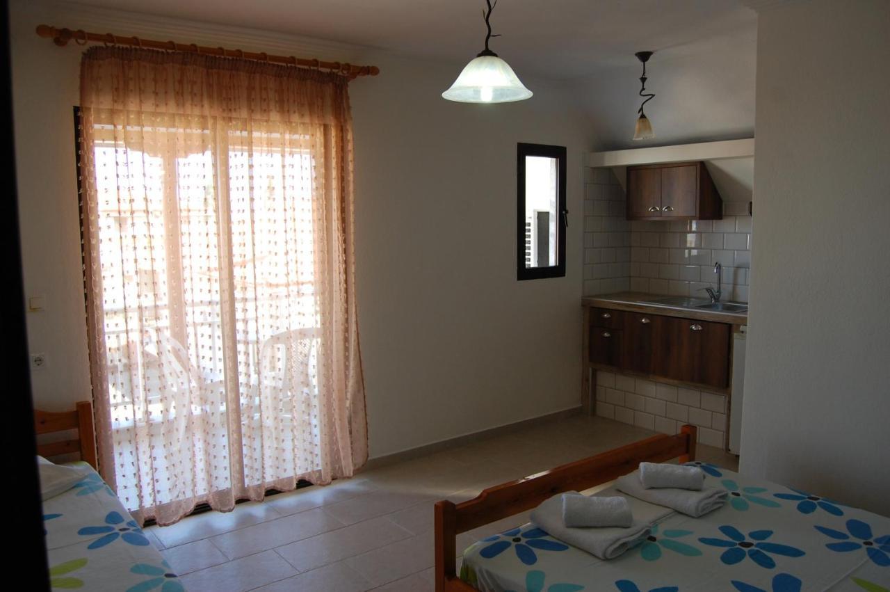 Giorgos Apartments Square Vrasná 외부 사진